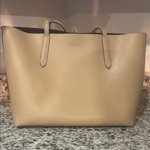 Authentic Coach Beige Leather Tote Bag - Picture 3 of 8